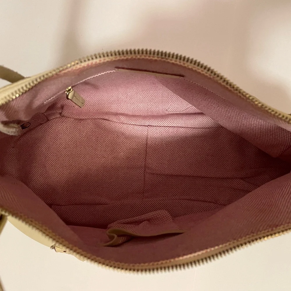 VTG: Dooney & Bourke Luisa Genuine Leather Ivory Shoulder Bag with tags